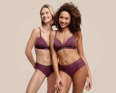 Campaign Photo of a woman who wears the Vray Women's Clothes