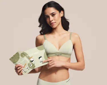 Campaign Photo of a woman who wears the Vray Women's Clothes