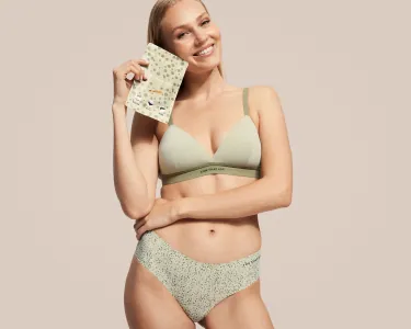 Wahlkampffoto einer Frau, die die Vray -Frauenkleidung trägt