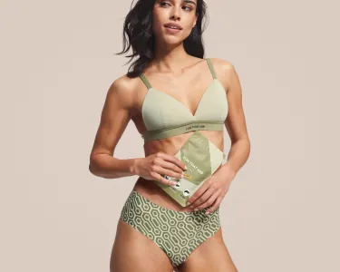 Wahlkampffoto einer Frau, die die Vray -Frauenkleidung trägt