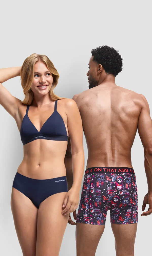 Eine Frau, die die Kleidung für Frauen und einen Mann trägt, der die Herrenkleidung trägt