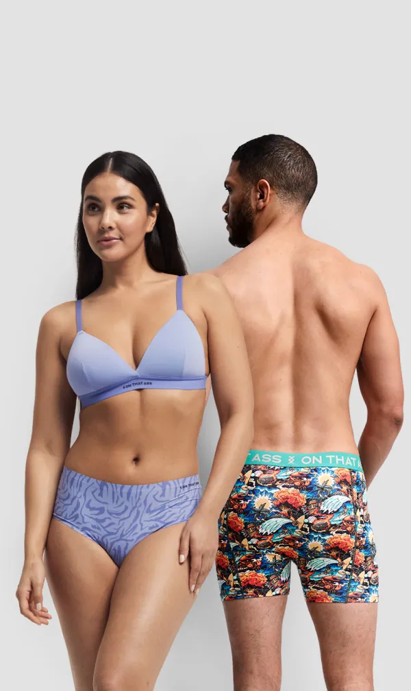 Une femme qui porte les vêtements pour femmes de l'esprit et un homme qui porte les vêtements pour hommes